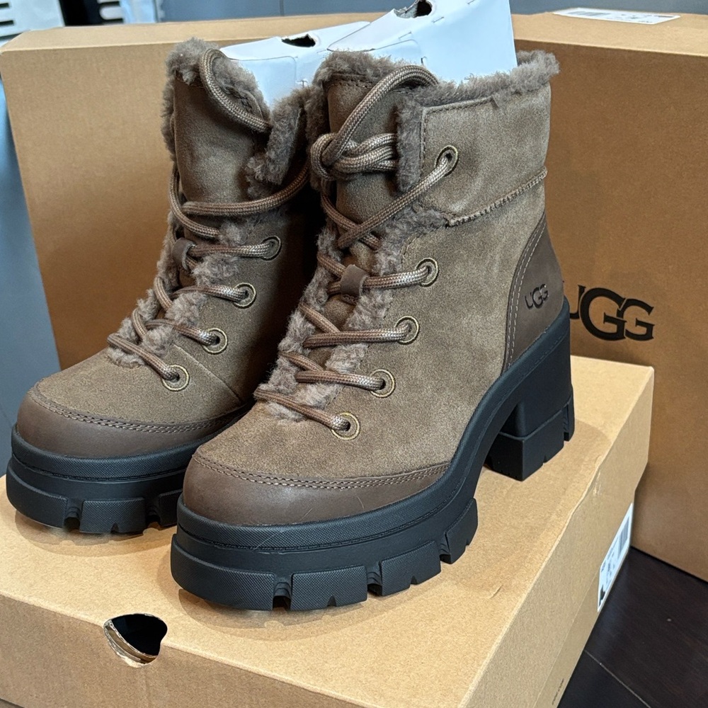 UGG BROOKLYN LACE UP CUFF PLATFORM BOOTS in DARK TOFFEE SZ 8,9, 9.5 10 NEW IN BO